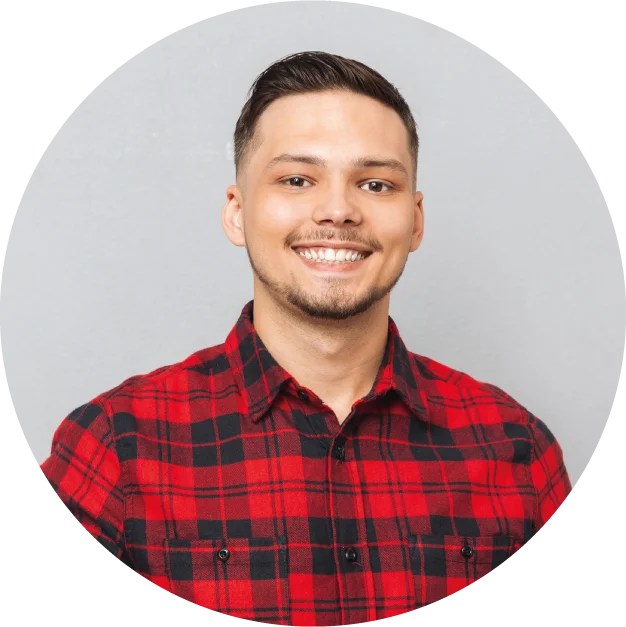 Hombre con expresión de satisfacción