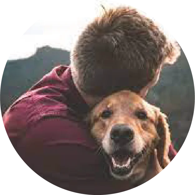 Hombre con expresión de satisfacción